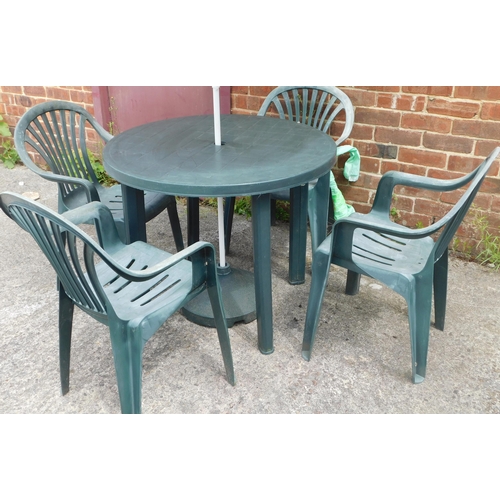 566 - Plastic patio set incl. four chairs, table, parasol and stand