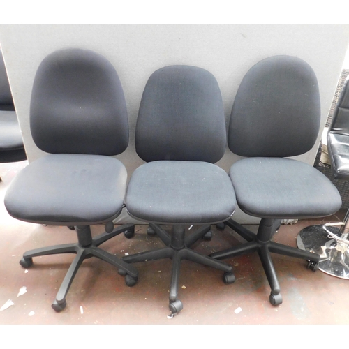 572 - Three swivel office chairs