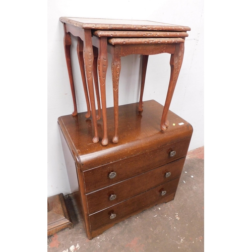 580 - Vintage set of drawers and nest of tables