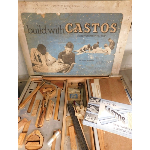 605 - Vintage boxed 'Build with Castos' construction set