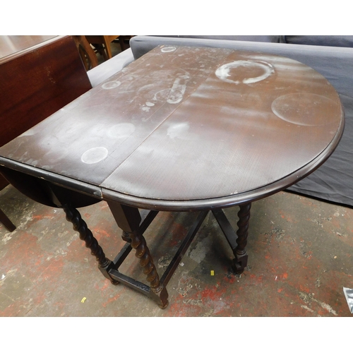 665 - Gate leg table