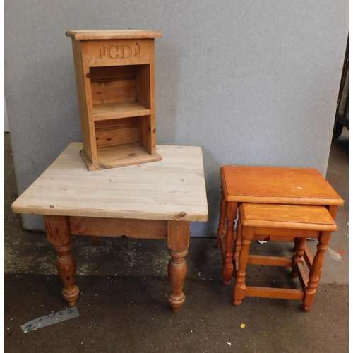 679 - Mixed pine furniture