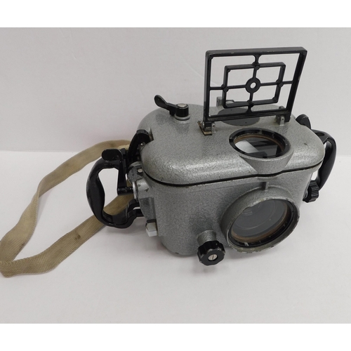 692 - Russian underwater camera with level finder