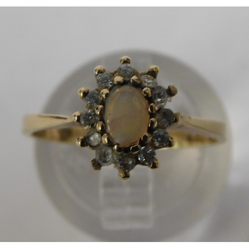 113 - 9ct gold - opal set/cluster ring - size M 1/2