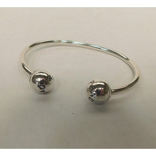 125 - Pandora - silver/cuff bangle