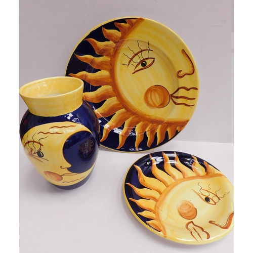 51 - Sunshine ceramics - including charger/approx. 15