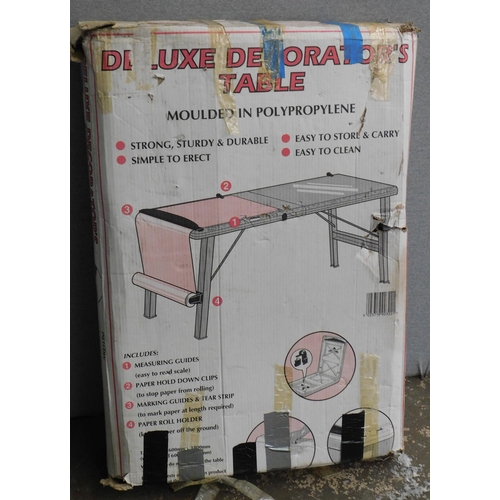 540 - Boxed deluxe decorators table
