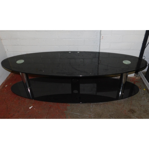 591A - Black glass oval table/TV stand
GREEN SALE - SPEND £1 - AVOID THE GROUND - no commission to pay