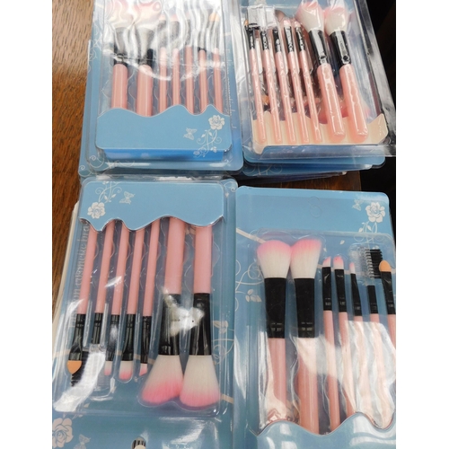 622 - 20x Sets of new make-up brushes