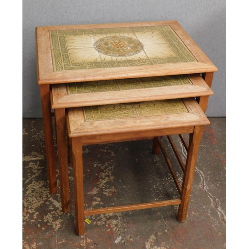 662A - Nest of three tile topped mid-century tables