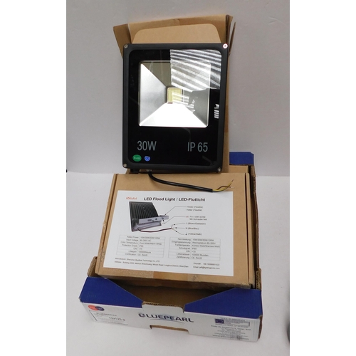 678 - 3x brand new 30W LED flood lights