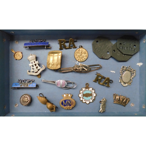 121 - Mixed items including - military badges/WWI era ID tags & silver/fob medal