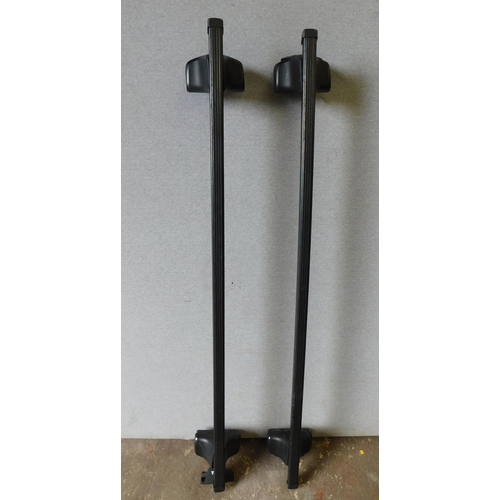 513 - Pair of Thule roof bars