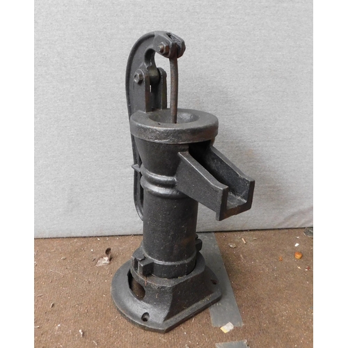 517 - Garden ornamental cast iron garden water pump