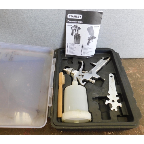 518 - Stanley air paint spray gun with case