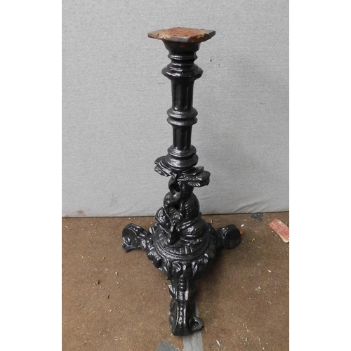 519 - Heavy cast iron pub table base - requires new top