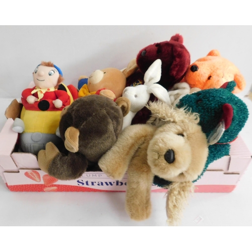 553 - Tray of soft toys