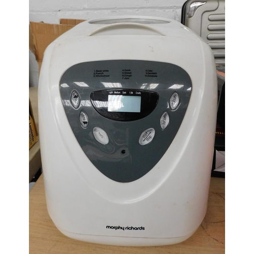 559 - Morphy Richards bread maker W/O