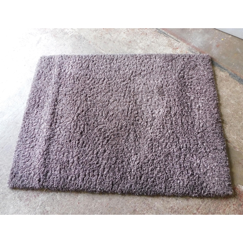 589 - Shag pile rug - approx. 1200mm x 1600mm