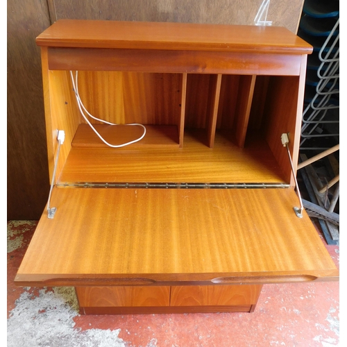 590 - Bureau/desk with drawer and cupboard