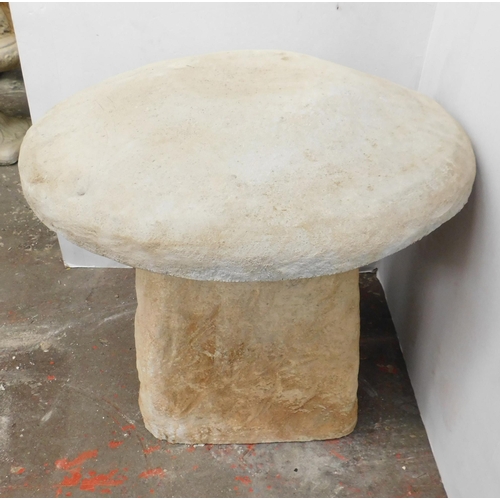 612B - Heavy stone Staddle stone