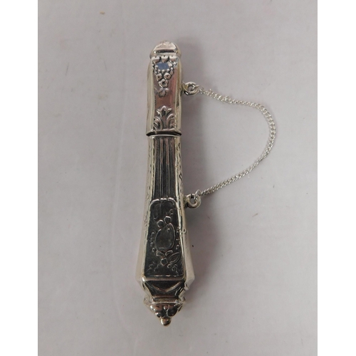 62 - Silver - needle/pin case