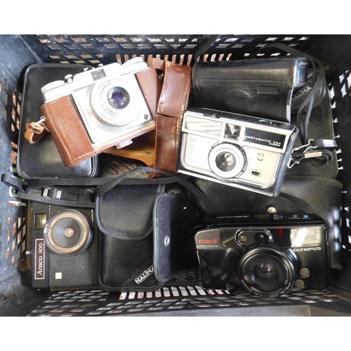 620 - Box of assorted vintage cameras