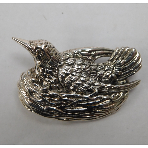 81 - Silver - nesting bird/brooch