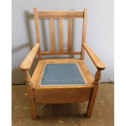 561 - Commode chair