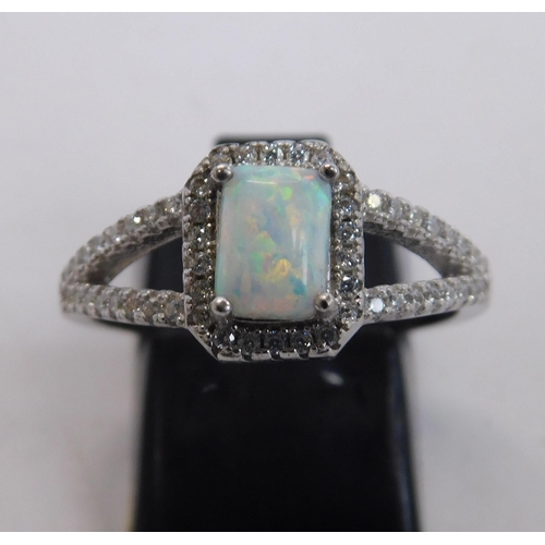 105 - Silver - opal set/ring