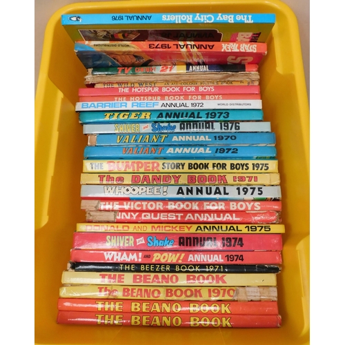 29 - Books & annuals including - Victor/Tiger & Beano