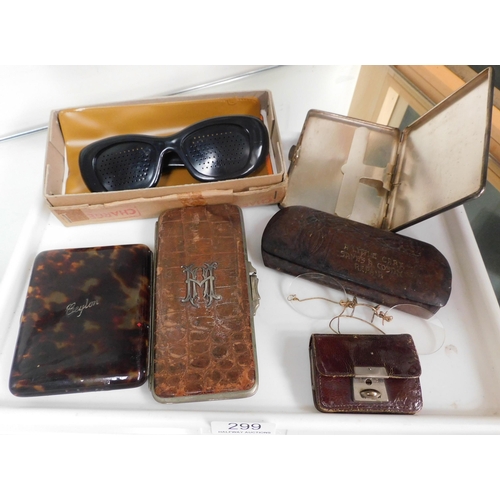 299 - Antique & vintage items - including/bakelite & Pince Nez glasses