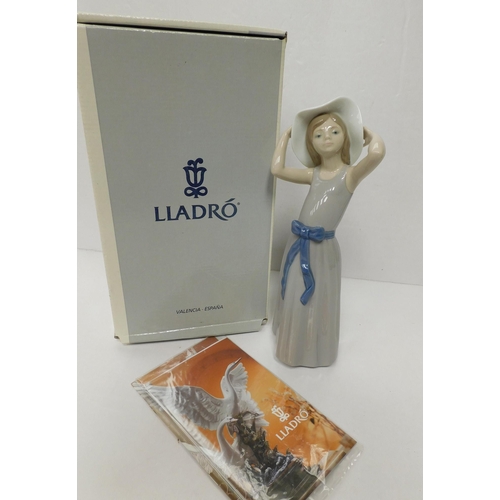 51 - Lladro - Trying on a Straw Hat/No.050511 - boxed/no damage