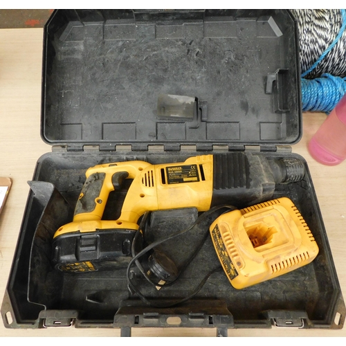 512 - Dewalt DW999 drill and charger - in case (unchecked)