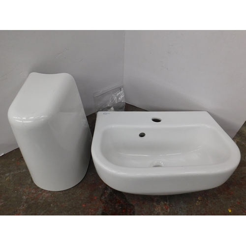 539 - Ideal ceramic sink with wall fittings