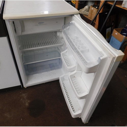 561 - Hotpoint undercounter fridge W/O