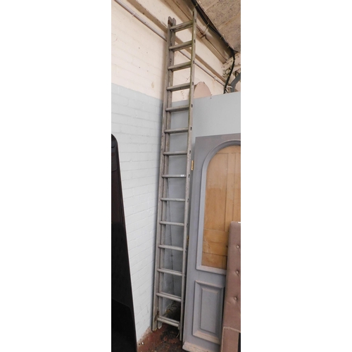 563 - Set of aluminium extending ladders