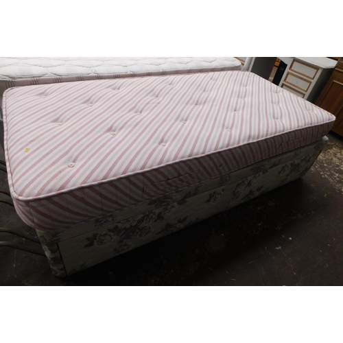 568 - Single divan bed