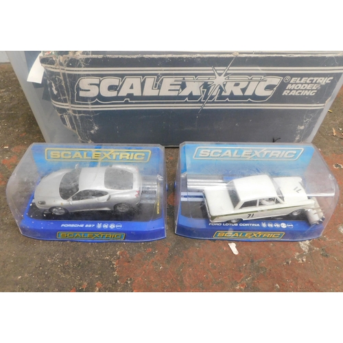 624 - Box of mixed Scalextric incl. vehicles, track etc.