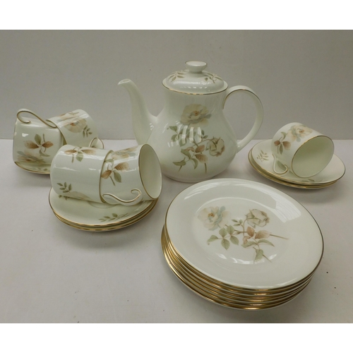 60 - Royal Doulton - Yorkshire Rose pattern/ceramics