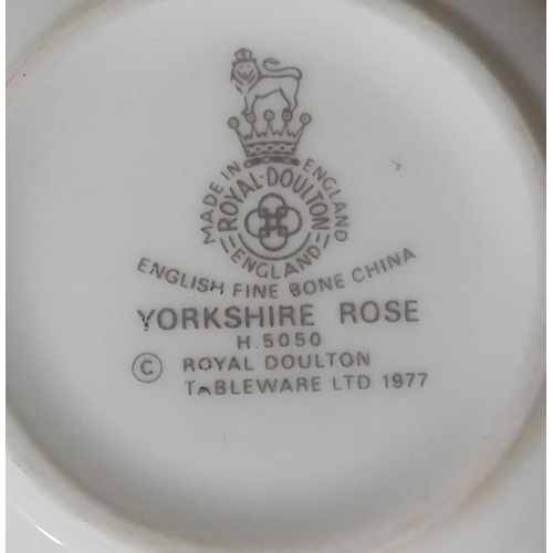 60 - Royal Doulton - Yorkshire Rose pattern/ceramics