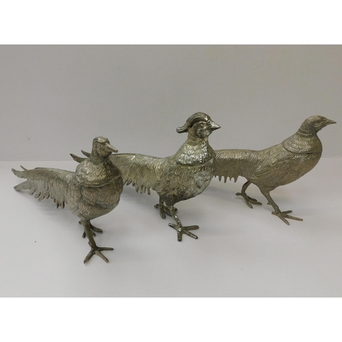 110 - 3x white metal pea hens & peacock