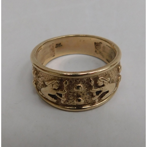 118 - 9ct gold - gentleman's ring/approximate weight 4.8gs - stamped 375