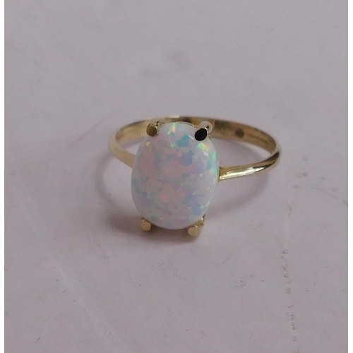 121 - 9ct gold - opal set/ring - size L