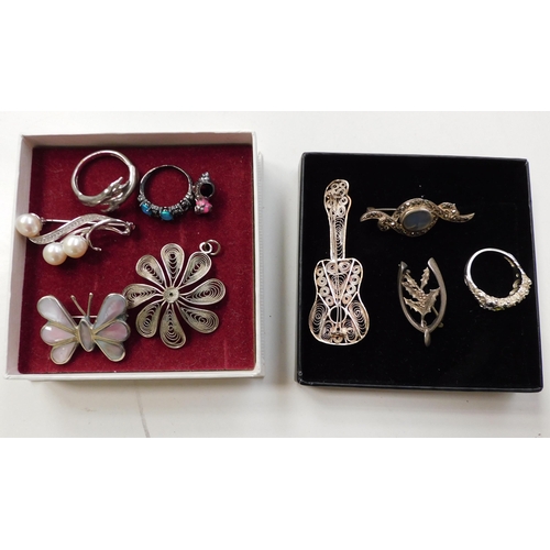 189 - Silver - rings/brooches & pendants