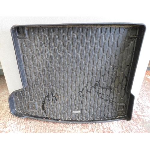 539 - Jaguar boot protector/tidy - approx. 47