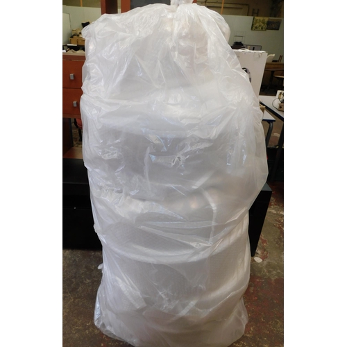 542 - Large bag of bubble wrap roll cut offs