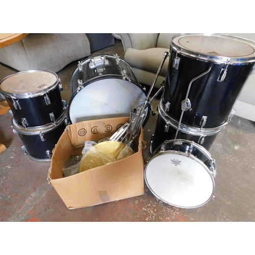 553 - Performance percussion six piece drum kit with hardware - to assemble