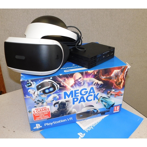 697 - PlayStation VR set in box