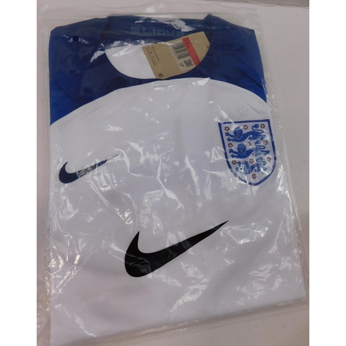 699 - Nike replica England shirt - size L